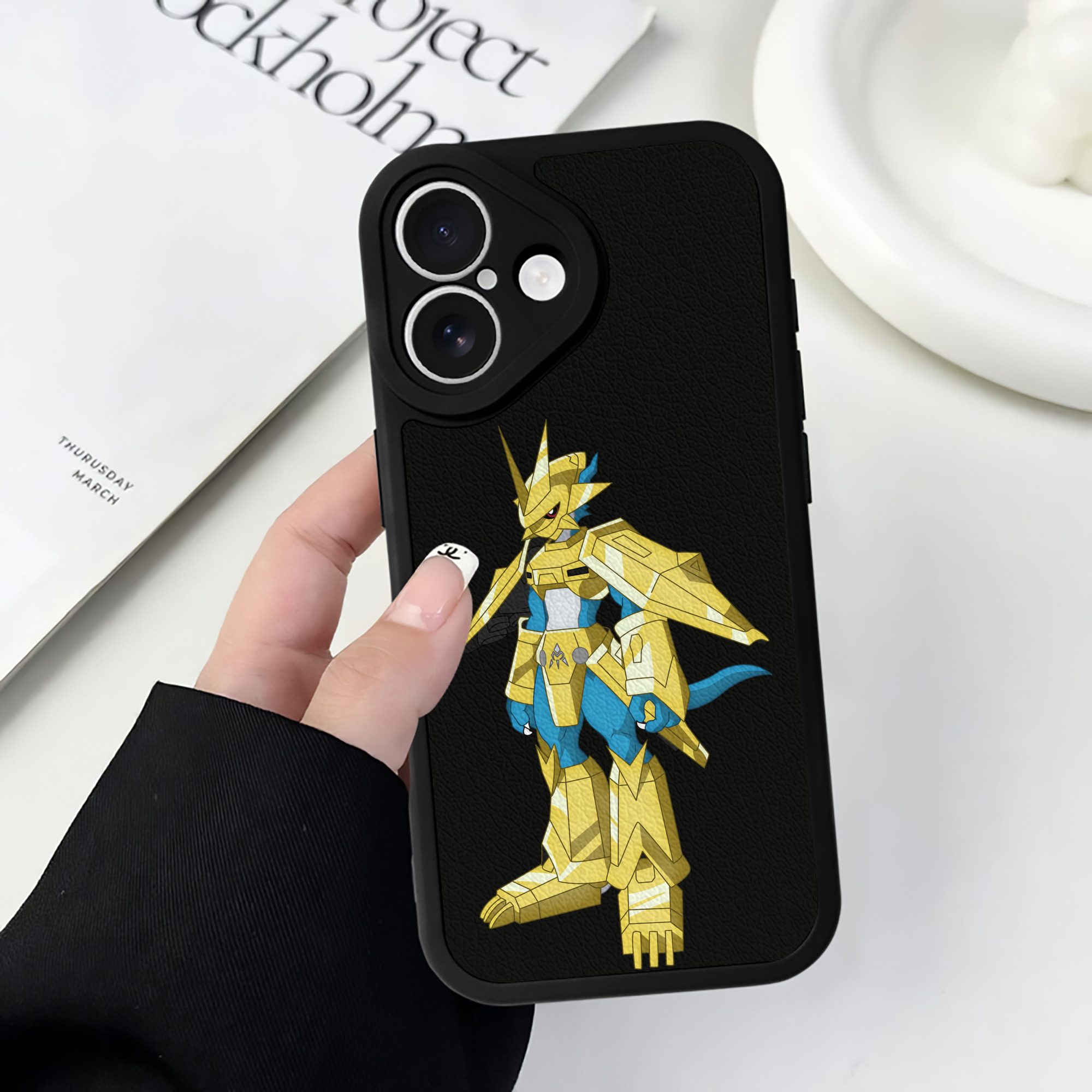 （画像用） Digimon デジタルモンスター/デジモン 【iPhone 16シリーズ対応】シリコンスマホケース（レザー調） 材質：シリコン
